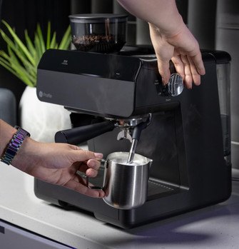 GEProfile_SemiAutoEspresso_P7CESAS6RBB_5.jpg